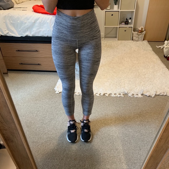 Lululemon leggings size 4 - Picture 1 of 3